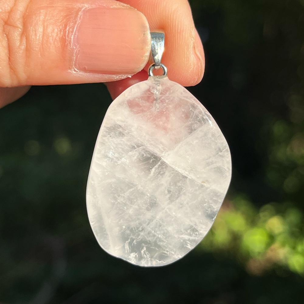 Stainless steel wavy clear Quartz pendant - Picture 2 of 6